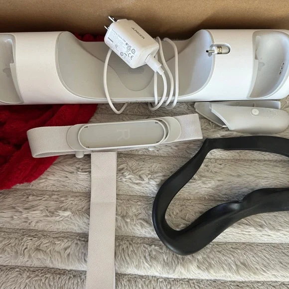 Meta Quest 2 VR Headset w/Controllers & Accessories - Picture 5 of 9